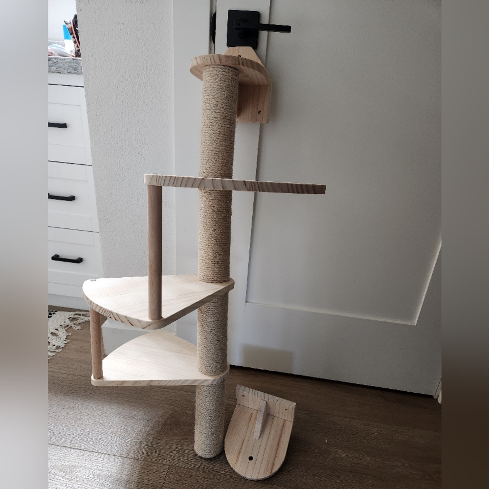 Wall mounted cat stairs